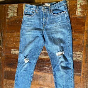 Levi's Wedgie Icon Fit Ripped Straight Leg Size 28